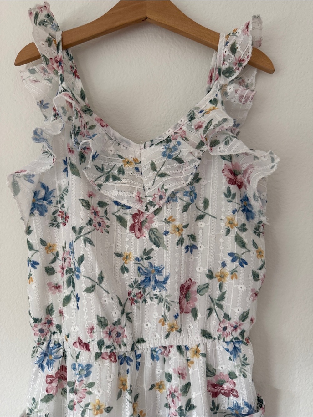 Truly Me by Sara Sara White Eyelet Romper Jumpsuit Floral Pattern Girls sz 10
